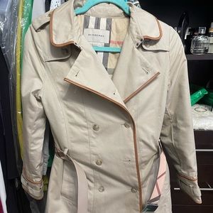 Classic Burberry Short Trench Coat. Size 8